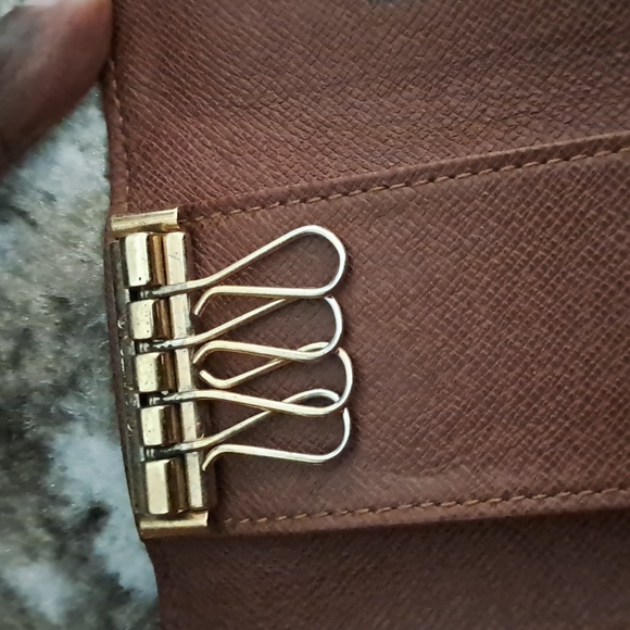 Louis Vuitton key holder - Picture 3 of 7